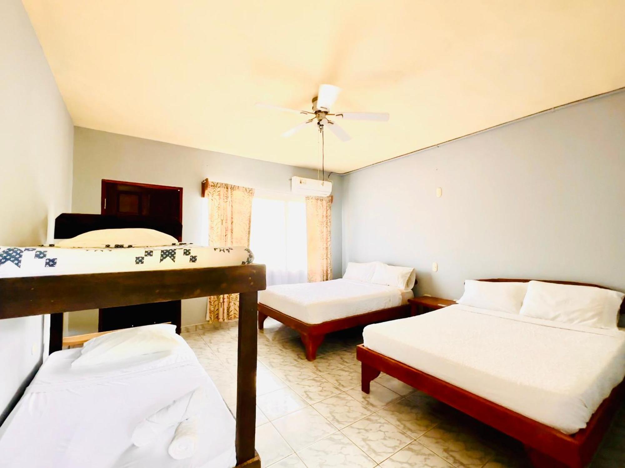 Hotel Georgi Cr Veintisiete de Abril ภายนอก รูปภาพ